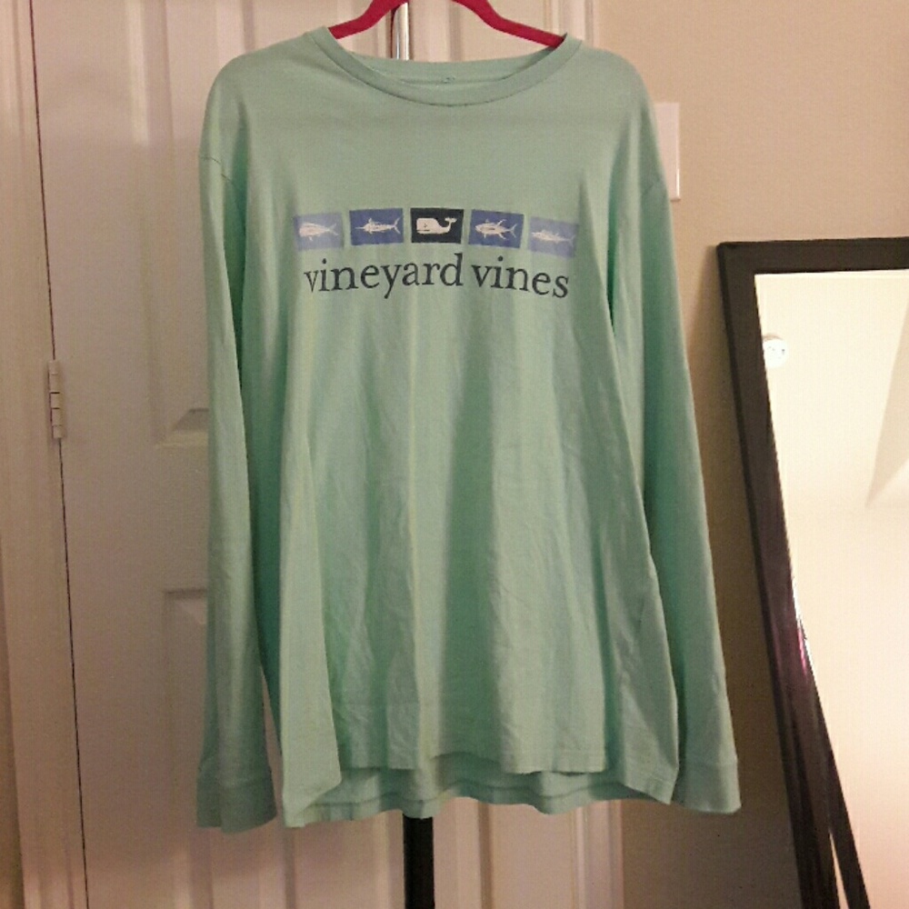 Vineyard Vines tee